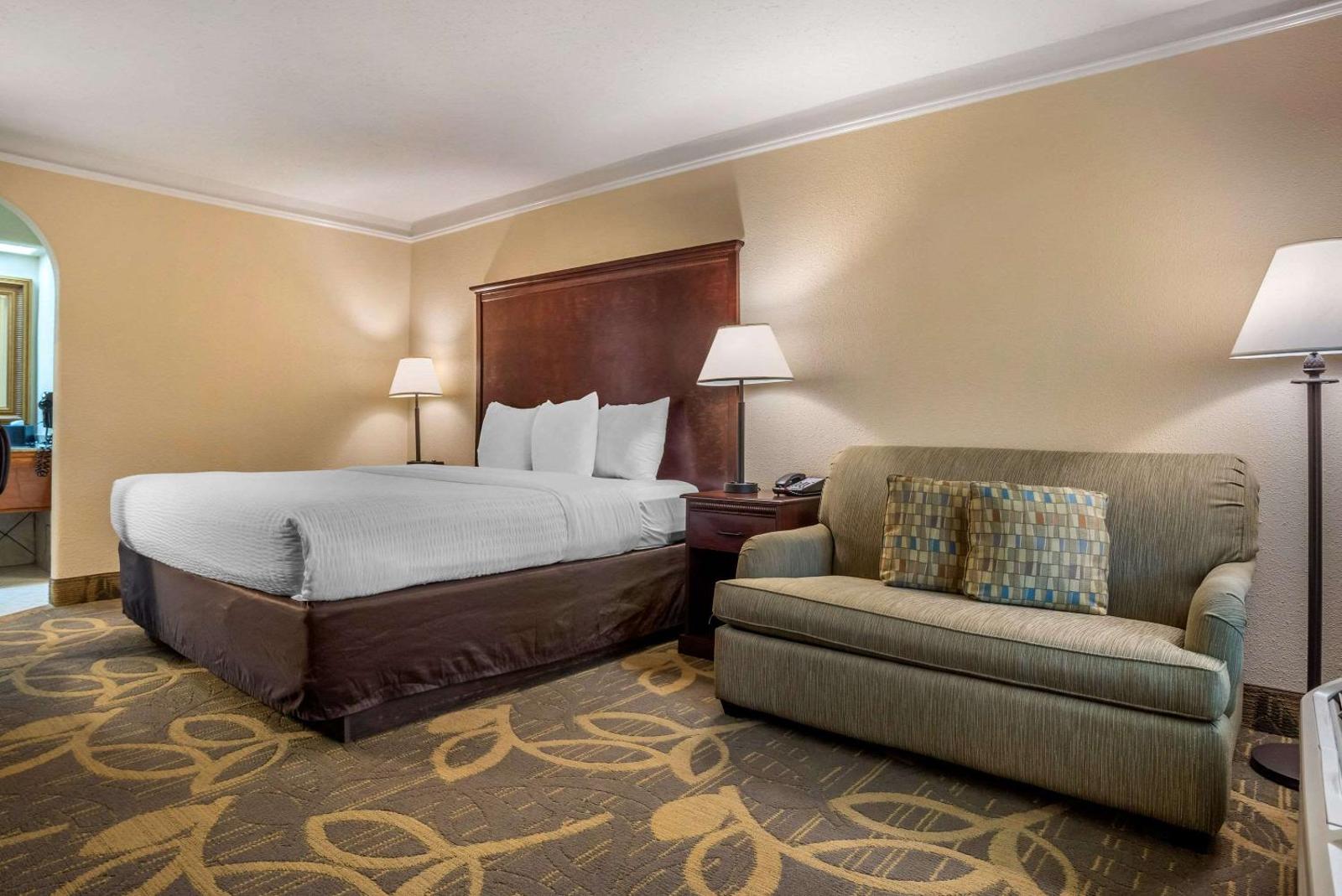 Clarion Inn Conference Center Gonzales Main image 1
